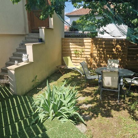 Appartement Independant Dans Maison Avec Jardinet, Au Calme Serezin-du-Rhone Bagian luar foto
